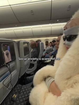 Pov: you board a flight with an influencer  #socialanxiety #forthegirls #skincareroutine #influencer #grwm #imjustagirl #influencersinthewild #grwmintheair #travel 