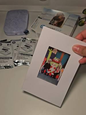 La mejor manera de crear recuerdos es con fotos impresas. Me encanta que la HP Sprocket no necesita tinta, solo hay que recargar el paper  #hp #hpsprocket #hpsprocketpaper #sprocket #sprocketpaper #tiktokshopholidayhaul #mademyyear #travelhacks #memories #photoprinter #photo #noink 