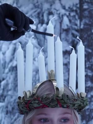 Bringer of light in darkness🕯️🎄❄️ #stlucia #stluciaday #nordictradition #festivaloflights #norway #sweden #finland #reposted @Katarina Music: Lucia (Så mörk är natten) Adolf Fredriks Musikklasser #blessedyule 