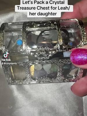 #crystals #rubyzgemz #TikTokShop #tiktokshopholidayhaul #christmasgift #fidgetring #crystaltreasure 