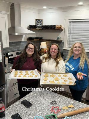 I am so thankful for these friends! Watch until the end to see which cookie was your fav! Comment your fav! @Morgan l Mama 🩷 @laura and I baked them from scratch! #christmas #cookies #cookiedecorating #cookies #christmascookies #christmasbaking #baking #memories #christmasfun #friendship #holiday #bakers #kitchen #cookiesoftiktok #tiktokcookies #christmascompetition 