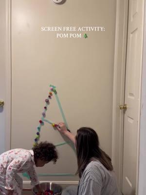 The perfect screen free activity. Especially during this cold winter months!! Thank you for this idea @Melissa Kate 🎄 #screenfreeactivities #toddleractivities #toddleractivitiesathome #pompomtree 