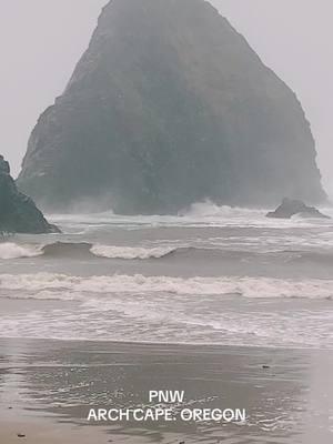 A PNW storm after those epic king tides. #oregon #pnwlife #storm #pacificocean #fyp #oregoncoast #archcape #coast 