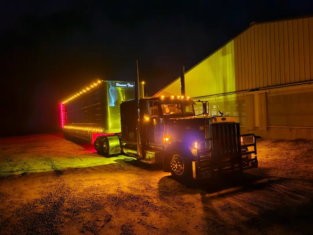 if you just have no money you can't be scared.#bigirontrucking #fyp #iowa #lincolnchrome #peterbilt #punchhennbumpers #builltnotbought #legacy #keepontruckin #bigrigboulevard #midwestlargecars #tenlugthug 