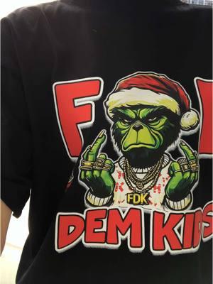 Christmas cheer? Nah. Grinch gear. 💯🔥 #FDKChristmas #GrinchMood #SavageSanta #FunnyChristmasShirt #FDKStyle #HolidayAttitude #GrinchVibes #ThugLifeChristmas #FDKTee #ChristmasHumor #AntiHolidayMood #SavageSeason #ChristmasDrip #FunnyHolidayGear #FDKHoodie #TeeSeason #Grinchmas#LaPuraCrema 