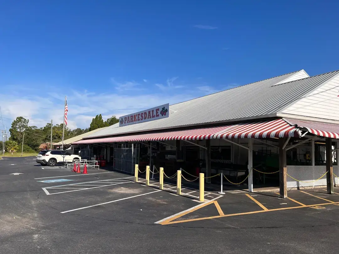 Fresh mushrooms, sweet persimmons Lucyglo apples, locally grown strawberries and much more. Make a visit to Parkesdale for all your produce needs. Open everyday Monday to Sunday 9am to 6pm. #producemarket #roadsidestand #fruitmarket #veggiestand #freshfruit #fruitandvegetables #persimmons #floridastrawberries #plantcityfl #familyattractions #PlacesToVisit #floridacheck 