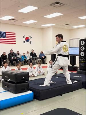 Flying Side Kick Board Breaking | LG Martial Arts #taekwondo #tkd #karate #martialarts #lgmartialarts #boardbreaking #flyingsidekick #belttesting 