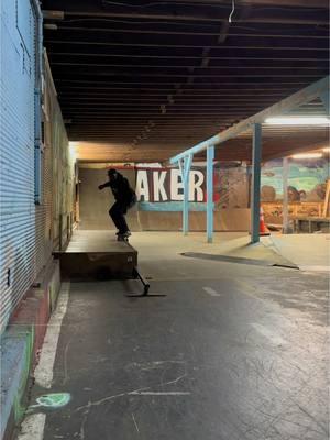 Long 50-50 to drop down to 50-50 on Lil Krusty sometimes you just have try some sh**t and see what happens 🤟🏿😝 #leandrehayes #somersetskatespots #explorepage #fyp #kentuckyskateboarding #seemyset #kentuckyskateparks #osirisshoes #tysskatepark #indoorskatepark 