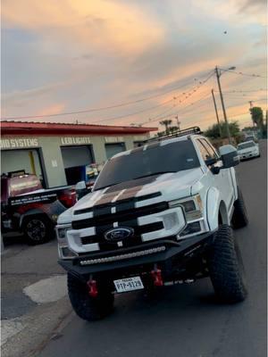 F250 SHELBY  strobe lights w oem lights - led bars  mcallen tx  9562154482  #f250 #f250superduty #superduty #diesel #ford #fordshelby #f250shelbysuperbaja #rgv #rgv956 #956 #valley #valley956 #mcallentx #texas #jrleds956 