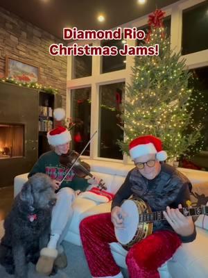 A Christmas carol compliments of Jimmy O, Carson & Boudreaux! 🎻🎅🪕🐾 #diamondrio #santaclausiscomingtotown #christmasmusic #countrychristmas #fiddle #banjo 