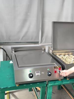 Dumpling frying machine, uniform heat, large capacity 50-100 dumpling machine at a time. The temperature of the imported thermostat is accurate, exported to Europe and the United States, and delivered to your door with tax and customs clearance. #Fried Dumpling Machine #Automatic Dumpling Machine #Fried Dumplings #Pot Sticker #Chinese Food