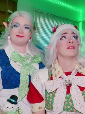 Listen… Mistle is just a happy little elf. Can you blame her? @_makk_cosplay_ #christmaself #christmaselves #hollyandmistle #mistleandholly #mistlesugarfrost #eversnowoc #hollysilverleaf 