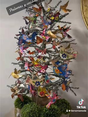 #ornaments #decoracion #decoracionnavideña #navidad #paloma #colibri #arboldenavidad #conmiburritosabanero #mexicanadecorazon #mexicoendiciembre #aminomegustalanavidadmencanta #minavidad #misclientaslasmasbonitas #tierramiamodaartesanal #alamexicana #minavidad #hechoamano #pintadoamano 