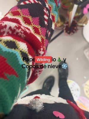 🎄🎁😊🤗Ya me conosen! Aqui nadie se aburre jajaaaa!   . . . . . . . . . . . . . . . . . . . . #DIY  #diyart #diyproject  #uglysweaters  #christmas2024 #requisitevariety  #teachers #maestras #mn #minnesota #artistsoftiktok  #tutorials  #arttutorial  #marinacastilloart  #marinacastillonavarro  #marinacastilloinstagram 