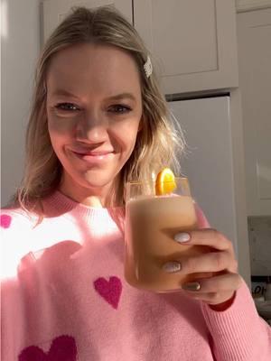 It’s that time of year again when boosting the immunity is top of mind. I blended this simple yet effective smoothie with Lifeway kefir lowfat peach as the base to give my gut and immune system a nutritious boost! Lifeway kefir is my go to smoothie foundation because it adds rich and creamy flavor while also providing 12+ strains of probiotics. Try it out. Your gut will thank you. #hellotoahappygut #immunebooster #lifewaykefir RECIPE: - 1 small knob, ginger - 1 orange, juiced - 1 cup Lifeway Mango Kefir - 1 carrot - ice - 1 banana