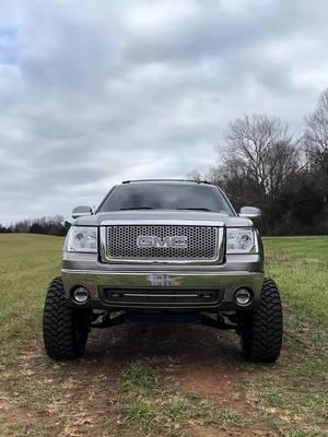 Dont get old  #getmefamous #sliderig #colormatch #maxtracsuspension #gmcdenali #gmcsierra #bigslide #squattedtrucks #wides #bubbatruck🌾 #fyp #gmc #tiktokfamous #fypシ #gettgisontheforyoupage 