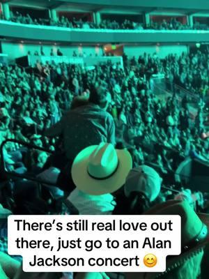 Someone find this couple, so i can send then this video!! #alanjackson #concert #oldlovers #countrymusic #rememberwhen #Love #cowboysandcowgirls #fyp 