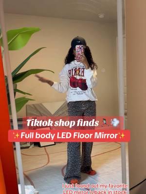 #creatorsearchinsights yalllllll omgggggg runn and get this Full Body Mirror with a built in LED 🎄🎄🎄🎄🎄 #TikTokShopHolidayHaul #TikTokShopNewArrivals #treasurefinds #merrychristmas #GiftGuide #TTSDelightNow #TikTokShopBlackFriday #spotlightfinds  #floormirror #fulllengthmirror #tiktokshopcreatorpicks