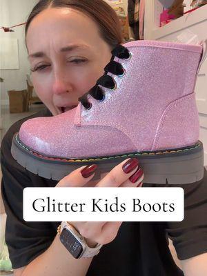 These are just the cutest little boots! #kidsboots #bootsforgirls #girlsshoes #kidsshoes 