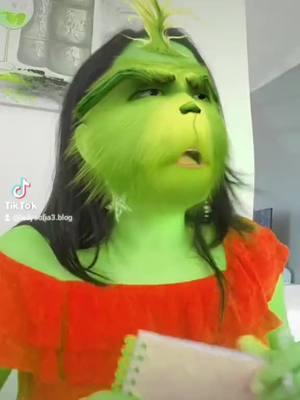 Cuando me invitan a fiestas navideñas 🎄🤣🙋🏻‍♀️  #grinch #grinchmode #navidad #fiestas #larisacuraelalma #fyp #actividades 