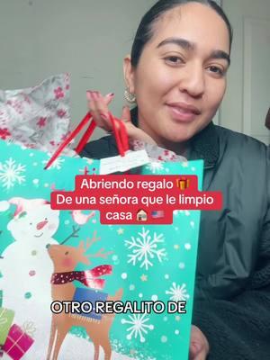 Abriendo regalo 😍🎁✨ #latinaenusa #christmas #momlife 