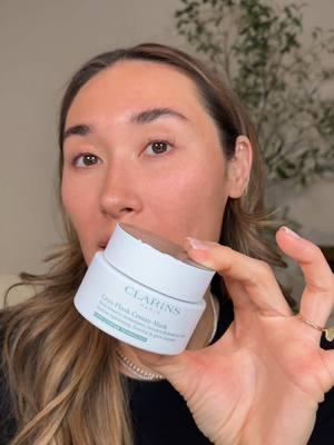 I’m obsessed with this  @Clarins USA Cryo-Flash Mask. It’s the perfect addition to my winter skincare routine! #clarinspartner