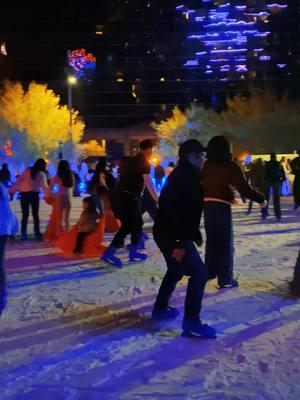 ✨⛸️⛸️❤️#portuamor #alacranesmusical #skatingrink #holidayseason #dallas #downtowndallas 