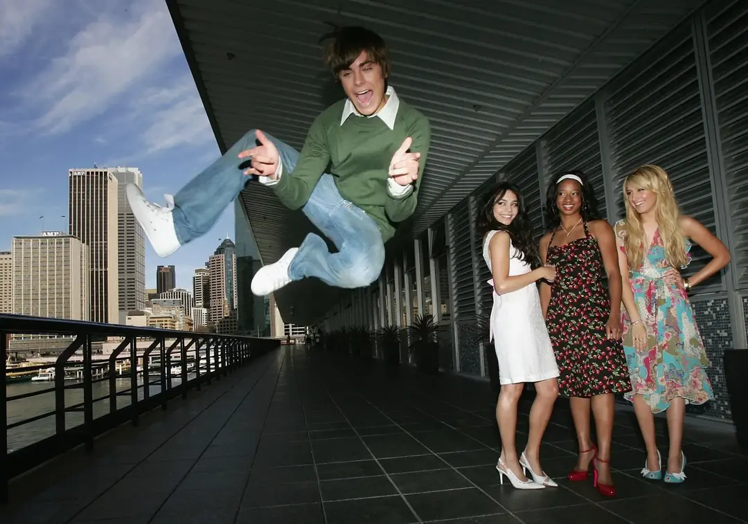 High School Musical 3 cast promoting the film 2008 #highschoolmusical #zacefron #2000s #00s #y2k #fyp #popculture #2000sthrowback #disneychannel #sharpayevans #y2kaesthetic #y2kfashion #00snostalgia #00snostalgia #foryoupage 