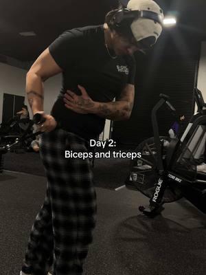 This wont work for everyone but ive found this split is AMAZING at building a masculine physique! I help the LGBTQ+ community build their dream bodies with fitness coaching! Check out my bio for more! #trans #ftm #lgbt #lgbtq #ftmfitness #transfitness 