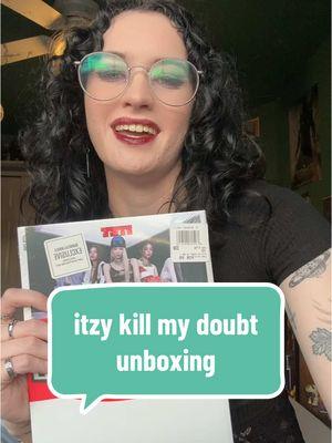 itzy is so cool!!  #kpopunboxing #itzy #itzymidzy #itzyunboxing 