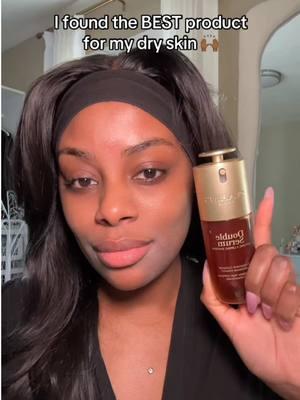 I found the BEST product for my dry skin 🙌🏾 @Clarins USA Double Serum is a GAME changer 🫧🤍  #clarinslipoil #doubleserum #clarinspartner #skincare #skintok