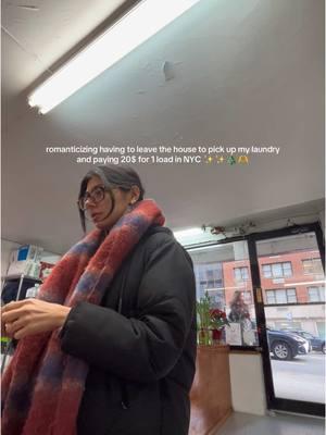 newwwww yooooork 📢📢 #bigapple #nycinchirstmas #christmas #nycvlog #washandfold #laundromat #newyork #thingstodoinnyc #visitingnyc #movingtonyc #brokersfee #runningerrands 