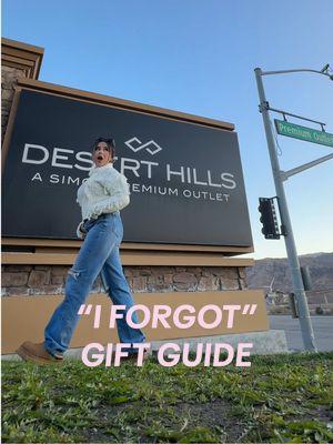 The way I RAN to @deserthillspremiumoutlets when I realized I forgot to buy my coworkers Christmas gifts 😭 Who said you can't buy thoughtful gifts when you're on a budget? #BathandBodyWorks #Claires #KateSpade #ShopatSimon #SimonHolidayHaul #Sponsored #PremiumOutletFinds 