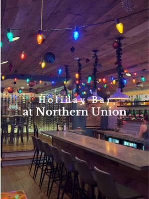 Northern Union in Ogunquit is all decked out for the holidays! 🎄 Stop by this week to check out their Christmas bar with happy hour from 5 PM to 6 PM, including $10 signature cocktails and food specials like delicious latkes with crème fraîche and paddlefish caviar. Plus, don’t miss their weekly Thursday special: $25 for a spectacular burger with a glass of Burgundy 🍔 #maine #ogunquit #mainecheck #mainelife #christmasdecor 