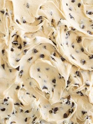 Introducing, cookie dough frosting. 😍 My chocolate chip cookie dough frosting is decadent and delicious. It is packed with chocolate chips and has the most perfect texture.  To put it simply, it is the perfect topper to anything you can dream up to put it on. 😋 Search ‘cookie dough frosting’ using the link in my bio  for the full recipe! #cookies #cookiedough #frosting #bakingtutorial #desserts #Foodie #BakingFun #cupcakes #brownies #cupcakesofinstagram 