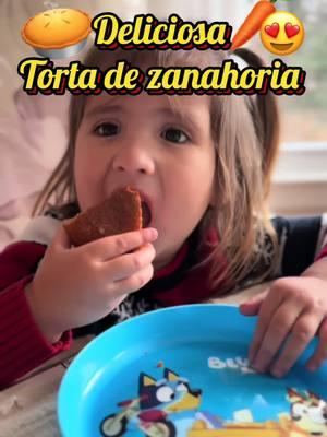 Deliciosa torta de zanahoria🥧🥕✨. #navidadentiktok #tortadezanahoria #ponquedezanahoria #estoesusa #usa #redessocialesenusa #enotropais #colombianaenusa #cocinando #comidasaludable 