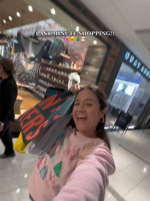 Are you guys last minute shoppers or are you better prepared than i am?? 🤪 thankful that the @houstongalleria has soooo many stores to get everything i need all at once! 🛍️🎄*DEAL IS ACTIVE AT THE TIME OF POSTING; THIS CAN GO AWAY AT ANY TIME* @The Mall ✨✨ #MerryAtSimonMalls #MeetMeAtSimonMalls #HolidaysWithSimon #ShopAtSimon #Simon #Sponsored #Sahm #ChristmasShopping #Aerie #Macys #Forever21 #UrbanOutfitters#CapCut 