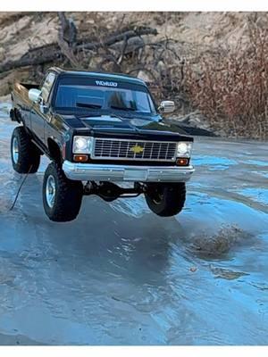 😎Time to Chill!  ❄️RC4WD Trail Finder K10 Scottsdale! All weather and Ready to Run! ◼️🟥 Comes in Black OR Red! ✅Hit the link in our bio to shop NOW  #rc4wd #snowdrift #squarebody #rctrucks #k10 #scalereplica