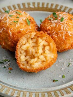 ARANCINI 🍊 golden and crispy balls of risotto stuffed with dairy-free mozzarella and fried to perfection. Find the full recipe on the Sweet Simple Vegan blog or in our bios. These arancini make the absolute perfect appetizer for your holiday table and we can’t wait for you try them for yourself! @Jasmine Briones #vegan #arancini #risotto #italian #riceball #holidayrecipes #christmasrecipes