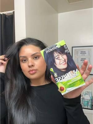 let’s get this hair blue black again 🫧  with my fav @Garnier and using @Vaseline Brand which helps my skin from getting stained.  #dyemyhairwithme #blueblack 