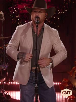 A rockin’ rendition of “Santa Claus Is Back In Town” 🎅🎸 @Cody Johnson  #countrymusic #christmas 