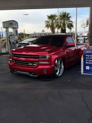 ✈️ #lamamawhiski #mamawhiski #chevy #silverado #singlecab #dropped #droppedtrucks #loweredtrucks #suelomob #suelo #butterflydoors #lambodoors #noquemacuh #tacuache #trokiando #mamalona #troka #fyp #foryoupage #lowtrucks #trokasbajitas #trokastumbadas