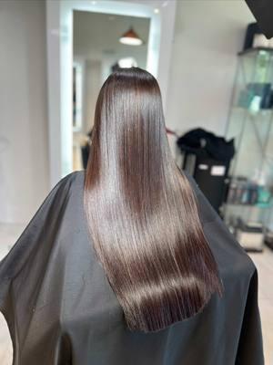 Liso perfecto con Xeque Mate 🤩♟️ “Our passion, your beauty” +305-447-3851 4038 SW 57th Ave Miami Fl 33155 #beautysalon #olibeauty #olihair #olibeautystyle #olihighlights #olibalayage #olibeautybuzz #olialisados #olilashes #ourpassionyourbeauty #olihairstyle #hairsalon  #hairgoals #miami #liso #lisoperfecto #lisoperfeito #alisado #explorepage #miamihairstylist #cabelobrilhoso #cabellobrillante #shinyhair 