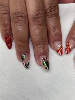 Text 929-354-4678 to book your nails appointment #homebasednailtech #christmasnails #nails #homebasedbusiness #christmasnailsart 