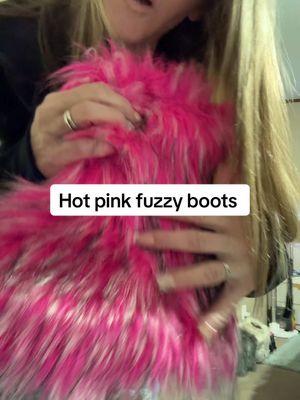 #tiktokshopholidayhaul #fuzzy #boots #gift #giftideas #warn #thick #tiktokshopchristmas #christmas #christmasgift #giftguide #shoes #fuzzyboots #giftsforeveryone 