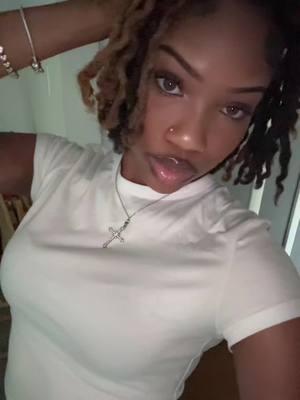 Bae u prettyyy😘😘 #fyp #fypシ゚viral #womenwithlocs #locstylesforwomen #locjourney #maturelocs #prettygirls #loccrush #starterlocs #locs 