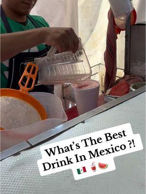 The only drink you should be drinking while walking through Mexico City 🥤🇲🇽🍓#refresco #mexicandrink #aguas #aguasfrescas #streetfood #streetfoodmexico #freshfruit #comidamexicana 