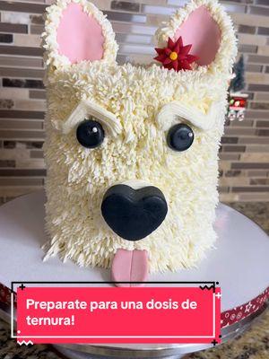 Prepárate para una dosis de ternura🐶 🐾Esta torta pareciera que fuese muy compleja y la verdad es que nada más alejado de la realidad, solo necesitas la boquilla perfecta y una crema estable y firme! 🧁Que por cierto, tienes la receta y el paso a paso de esta maravillosa crema de mantequilla de chocolate blanco en mi video anterior. 🐩Esta torta es de 6” con 4 capas de bizcocho de vainilla, rellena de ganache de chocolate oscuro y cubierta de la crema de mantequilla! 🦴Por cierto todos los detalles de fondant se los pongo siempre con un palillo de dientes para darle más estabilidad y seguridad a cada pieza de decoración. Pero OJO debes notificarle al cliente que debe retirar todas las decoraciones antes de cortar el pastel para que nadie se lleve un trozo de palillo de dientes en su porción! Coméntame qué te pareció el resultado?🤩 Xoxo, Alexa!✨ #decoraciondepasteles #decoraciondetortas #caradeperro #dogcake #dogface #puppytherapy #cremademantequilla #chocolateblanco #recetasdulces #recetasfaciles #ganachedechocolate #vanillacake 