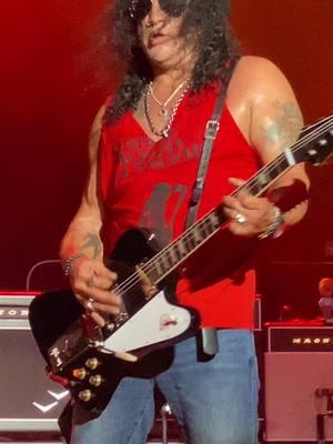 ❤️‍🔥🎸🔥 @Slash 🤘#bluesband #bluesrock #slash #bluesguitar #guitarists #electricguitar #fyp #fy #concerts #2024 #gunsnroses #axlrose #duffmckagan #songs #rockband #80smetal @Guns N’ Roses 