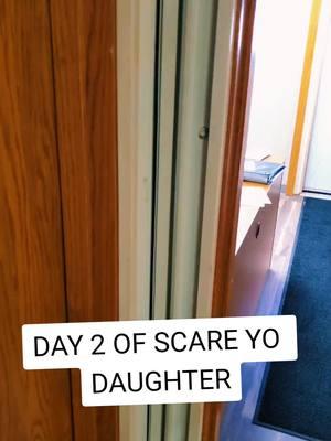 JUMP SCARE #daughtersoftiktok #prankwars #officehumor #millwrightlife #stinkeye #jumpscare #dadsoftiktok 